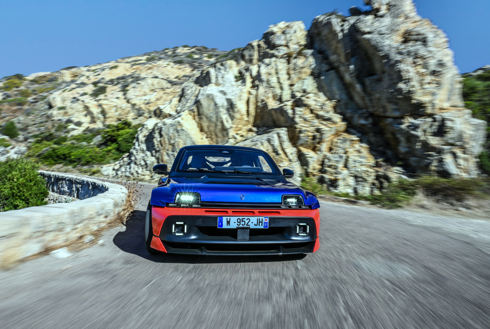 SMALL_Renault 5 Turbo 3E at the historic Tour de Corse